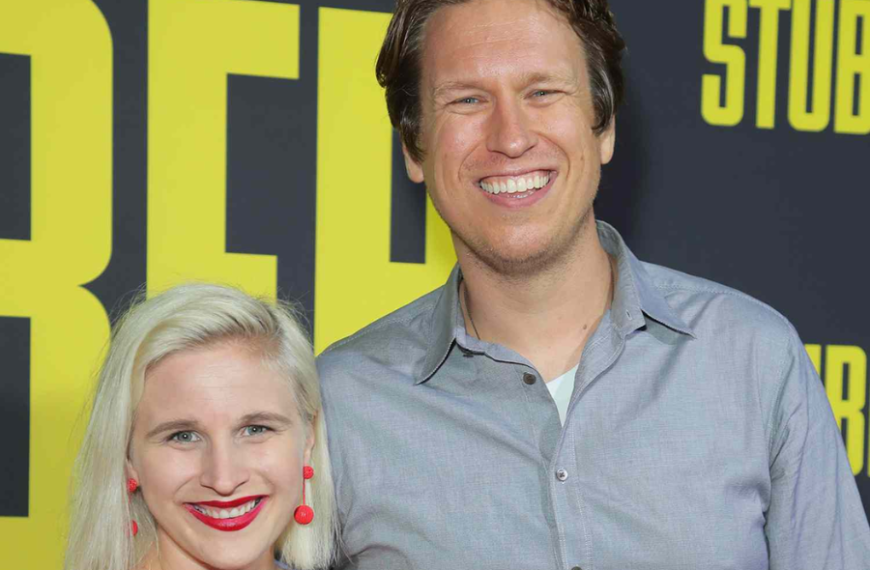 pete holmes wife