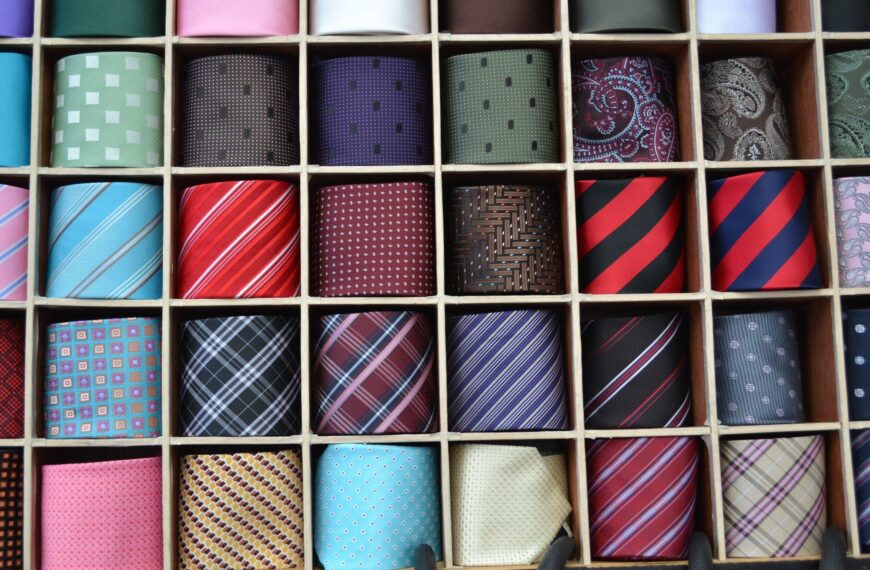 The Ultimate Guide to Bespoke Ties: Craftsmanship and Style