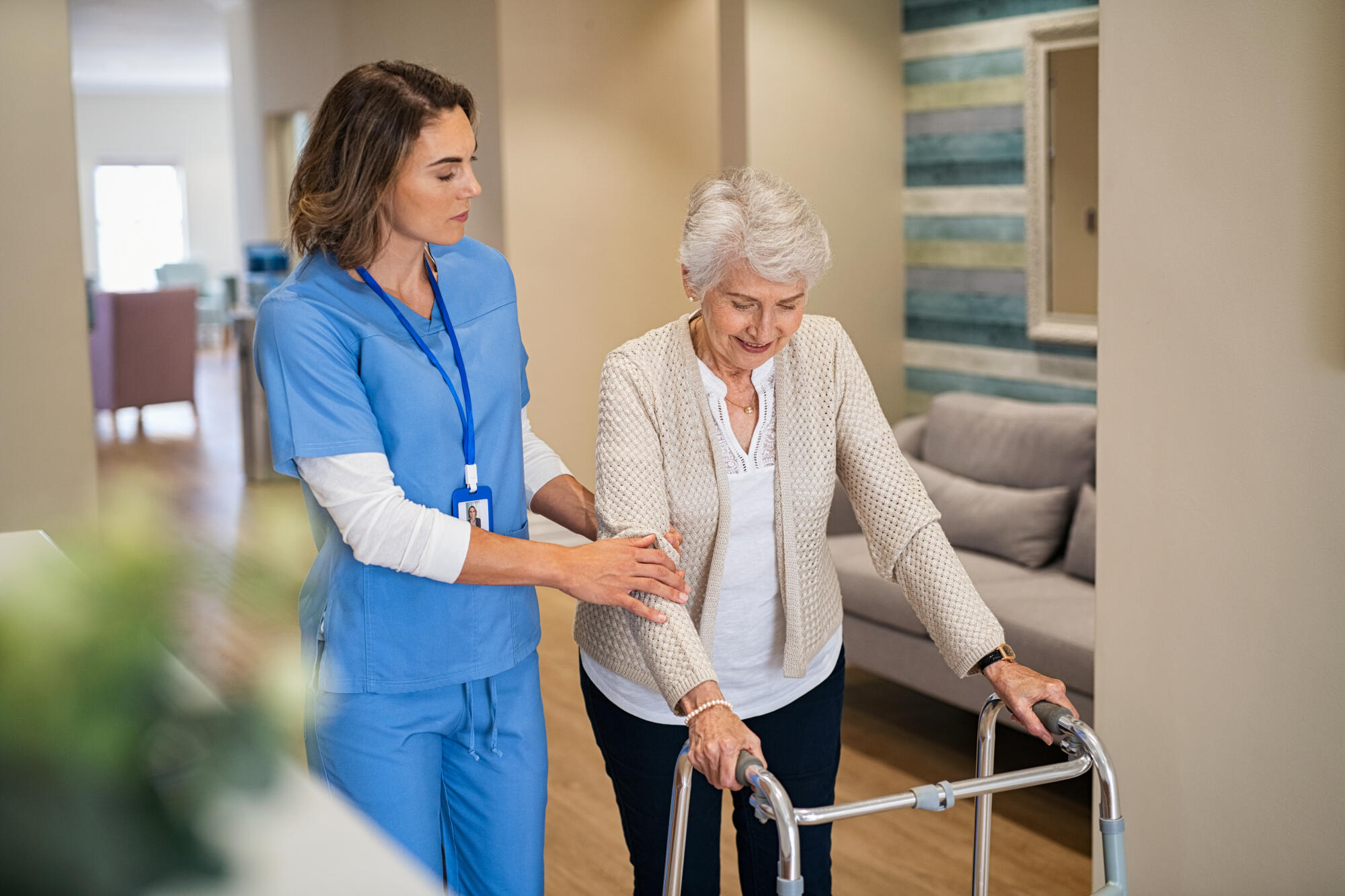 6 Benefits of Assisted Living for Old Grandmas: What You Need to Know